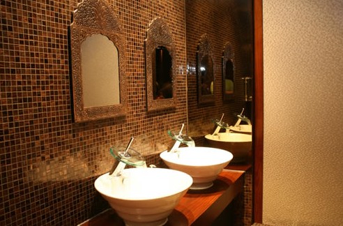 CURRY LOUNGE WASHROOMS 10/10