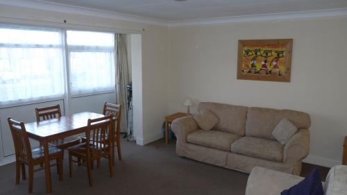 Lounge/diner in 2 bedroom ground floor flat
