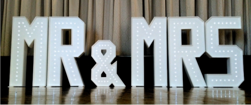 MR & MRS lettering
