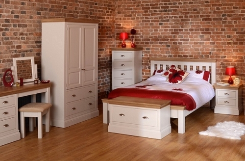 Country Oak And Painted Bedroom Furniture